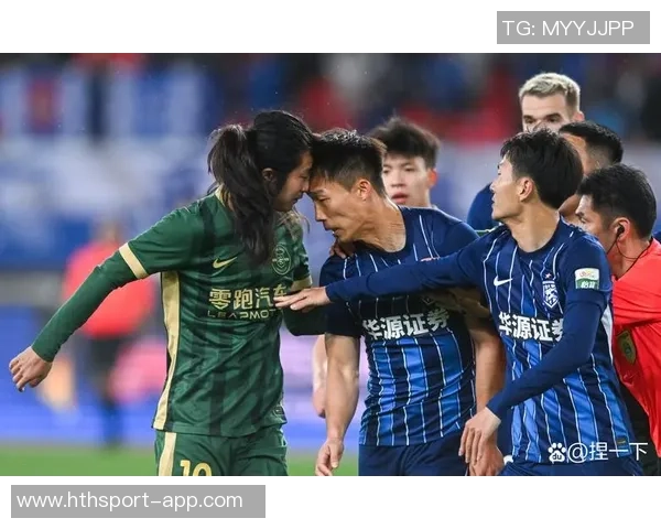 携手共进迎新篇章祝武汉三镇足球俱乐部12岁生日快乐