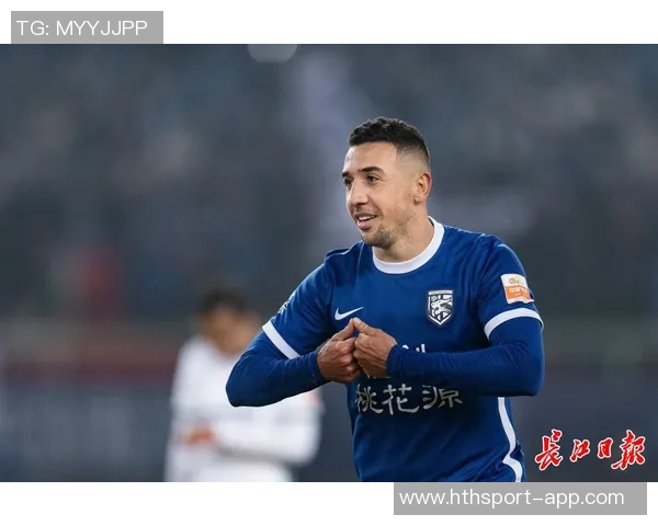 新赛季武汉三镇主场球衣揭晓经典蓝色深浅条纹设计引发球迷热议